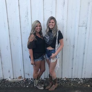 Meet your Poshers, Keri & Stacy